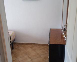 Dormitori de Apartament per a compartir en Vera amb Aire condicionat, Terrassa i Balcó