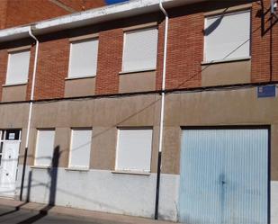 Vista exterior de Casa adosada en venda en Santa María del Páramo amb Terrassa