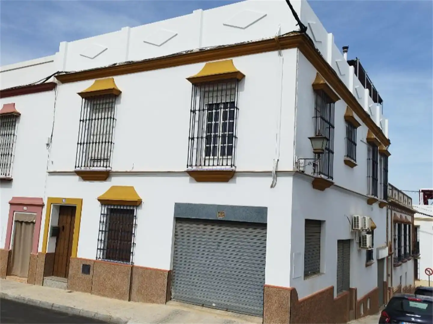 Vista exterior de Casa adosada en venta en Carmona con Terraza y Trastero
