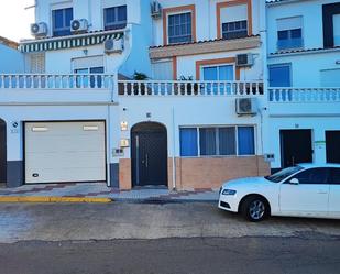 Vista exterior de Casa adosada en venda en Castuera amb Aire condicionat, Terrassa i Balcó