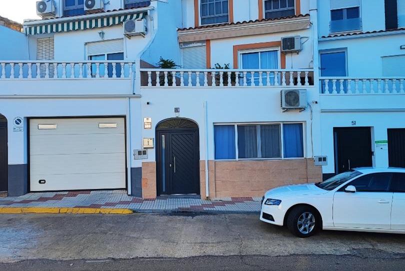 Foto 1 de Casa adosada en venda a Calle Arrabal, 67, Castuera, Badajoz