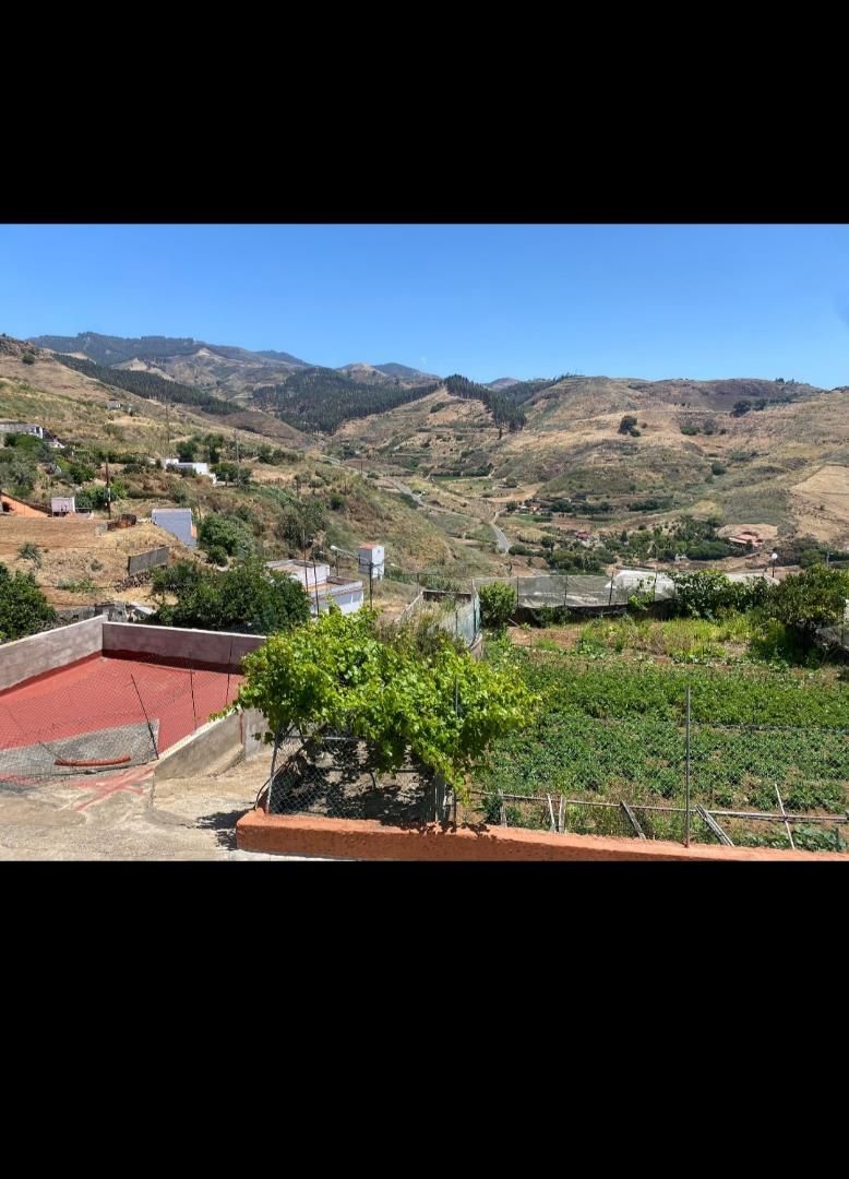Vista exterior de Casa o xalet en venda en Gáldar amb Terrassa i Balcó