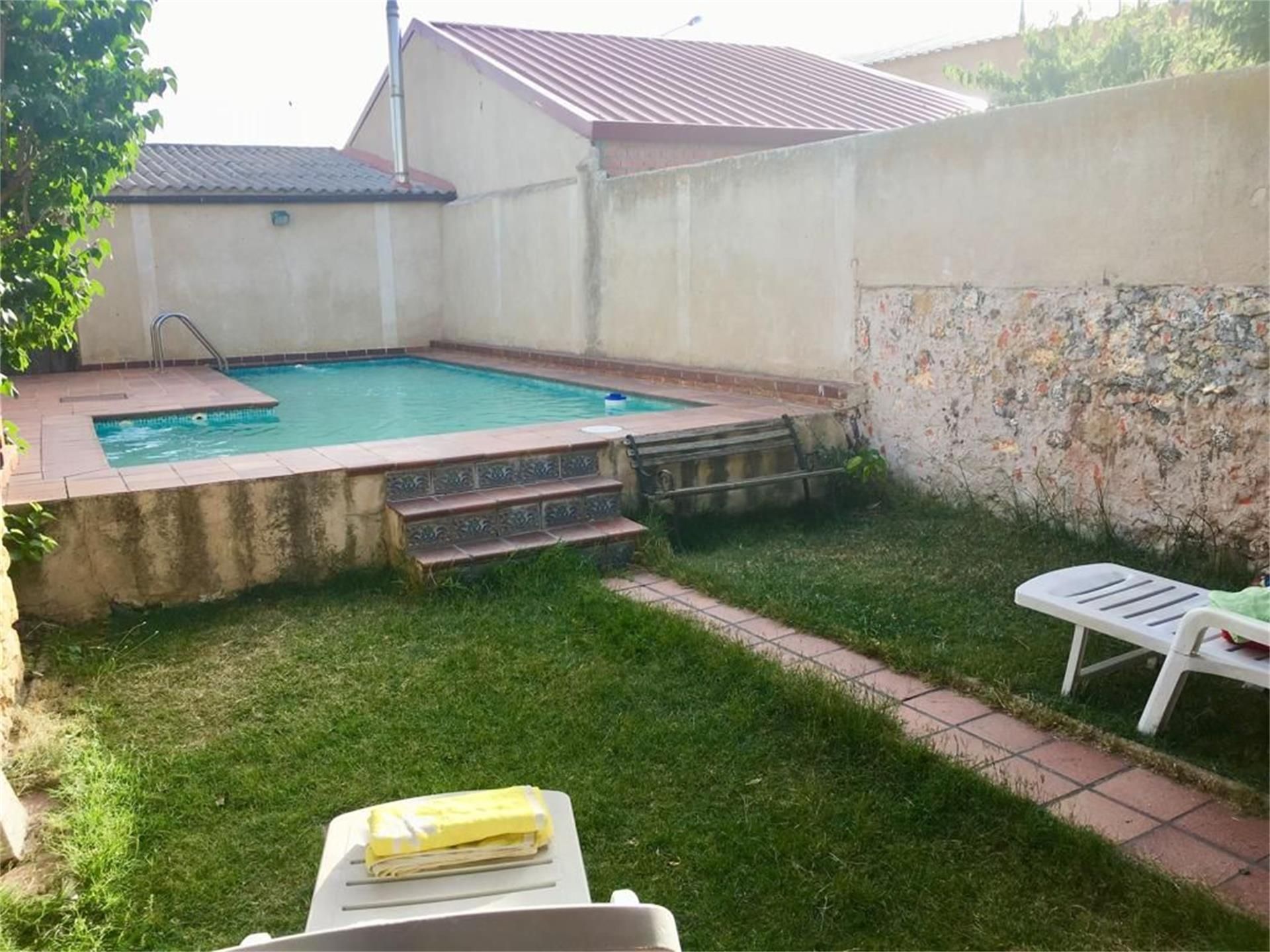 Piscina de Casa o xalet en venda en Santa María la Real de Nieva amb Piscina