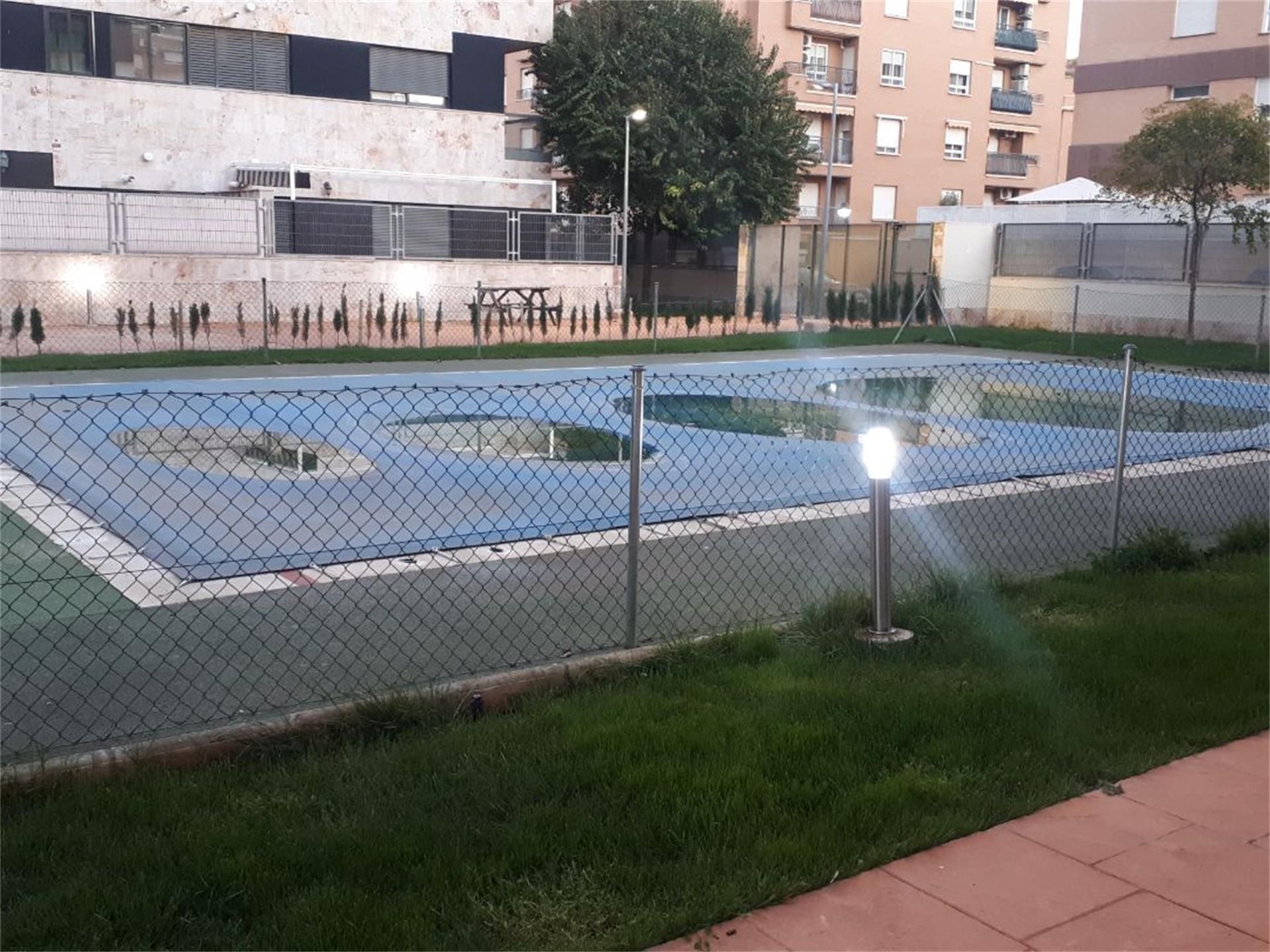 Piscina de Pis en venda en Puertollano amb Aire condicionat, Calefacció i Jardí privat