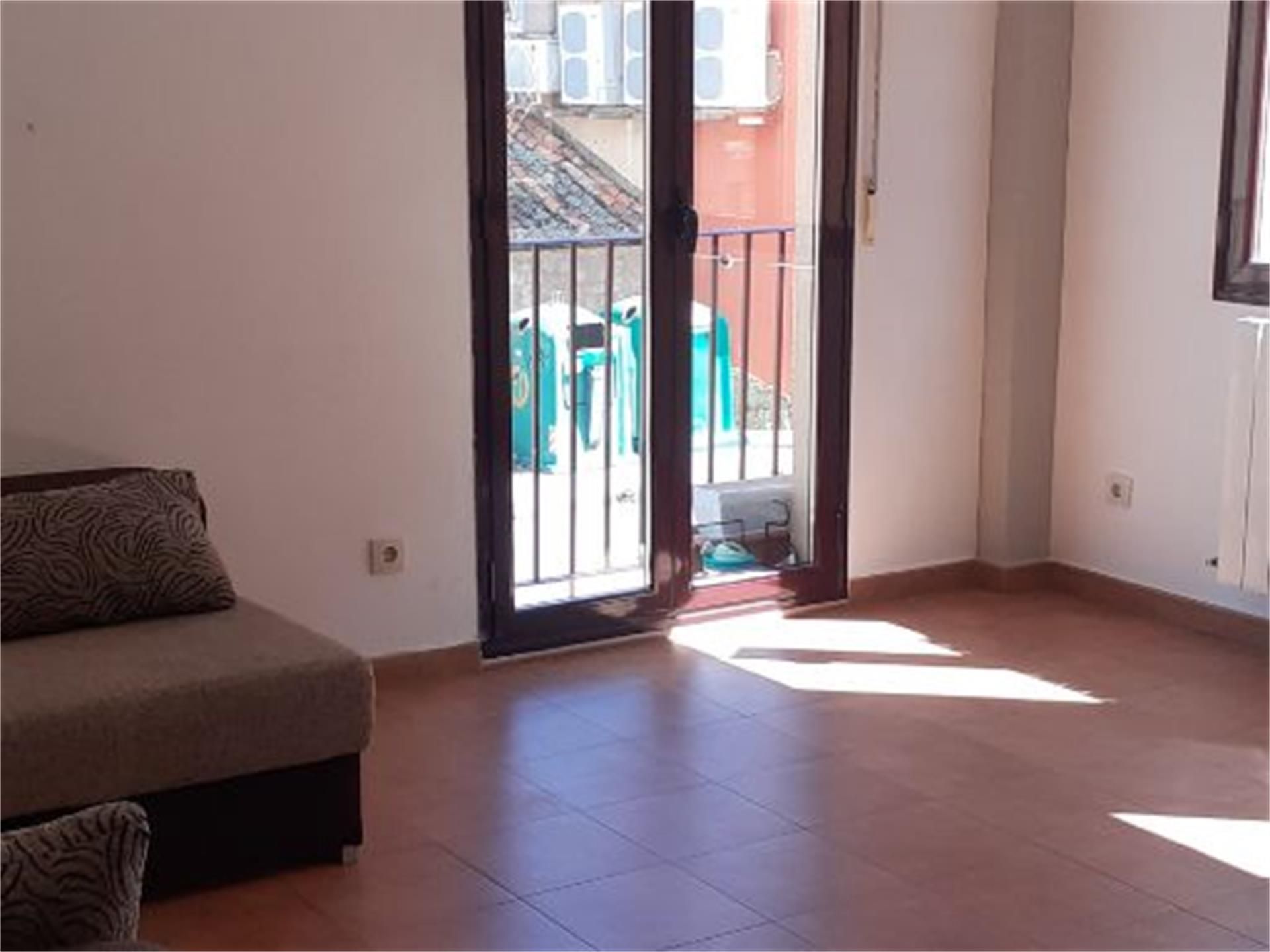 Sala d'estar de Pis en venda en Torrecaballeros amb Terrassa i Balcó