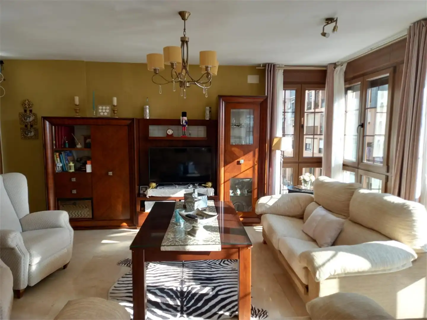 Piso en venta en Calle Manuel Azaña, 45, San Luis Sala de estar de Piso en venta en Almería con Parking comunitario y Videoportero
