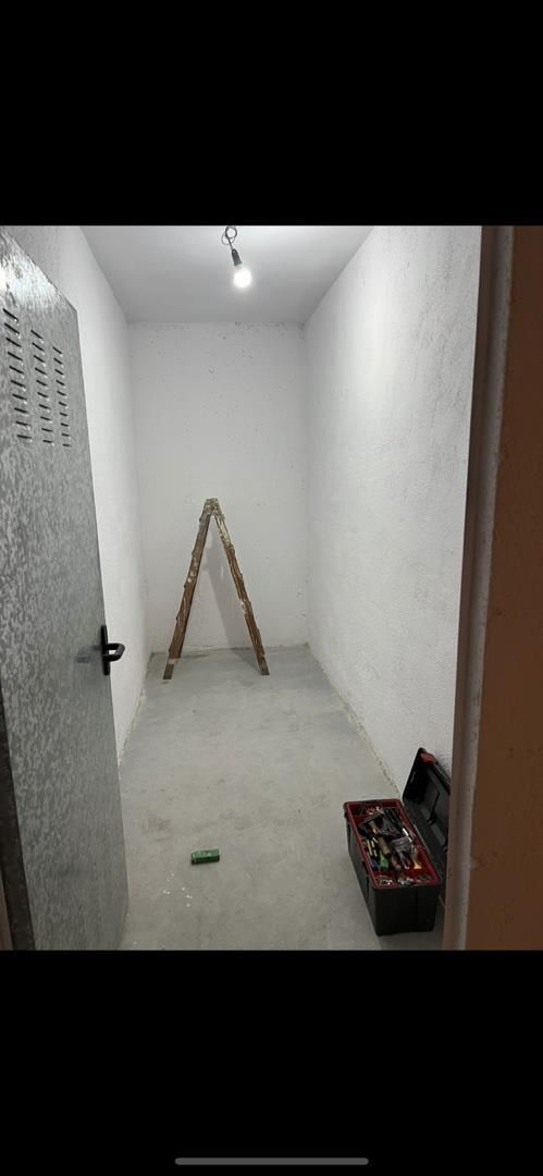 Box room to rent in  Granada Capital
