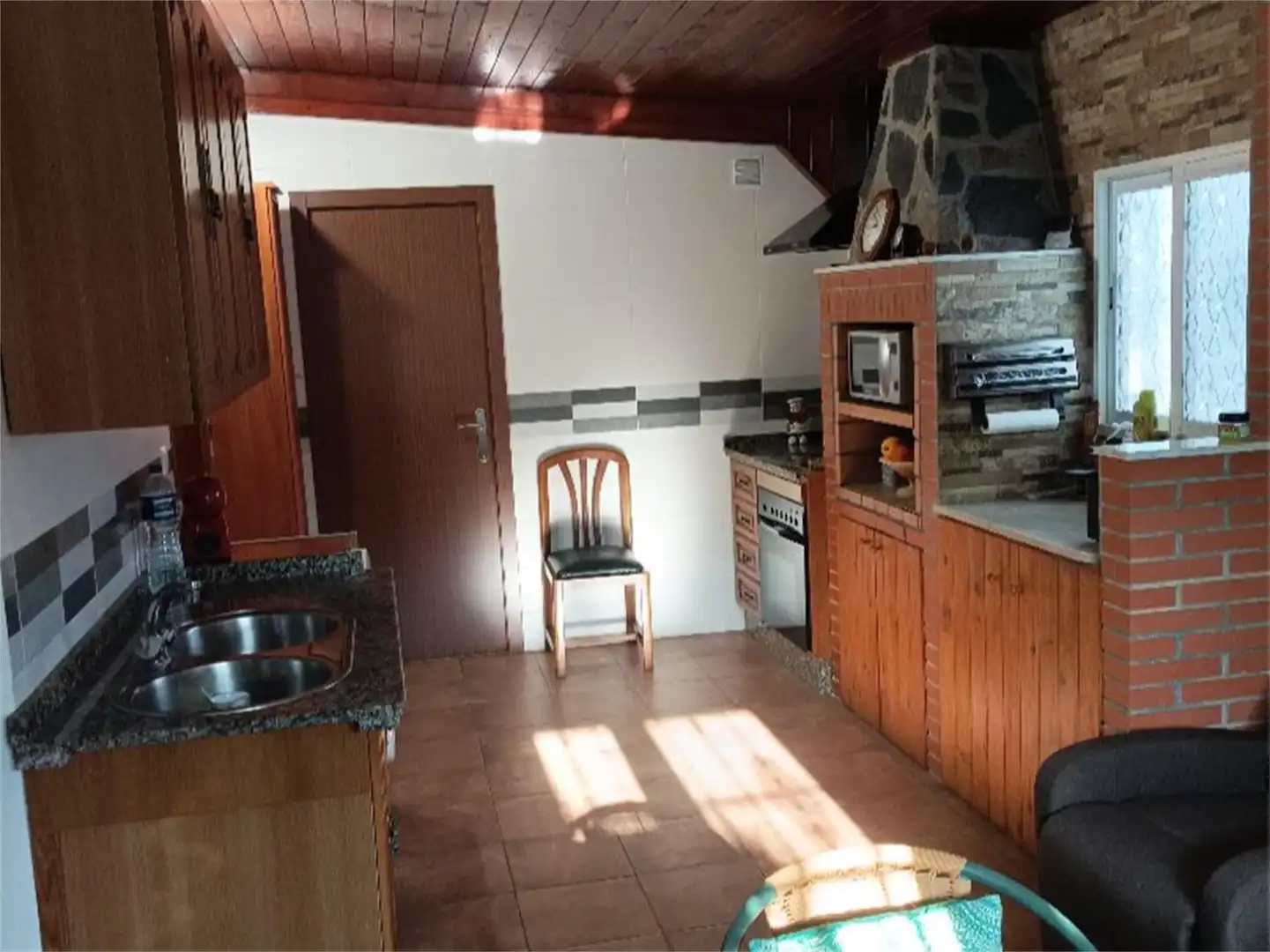 Houses for sale in Calle San Vicente, 19, El Higuerón Kitchen of Houses for sale in Córdoba with Air Conditioner, Heating and Private garden