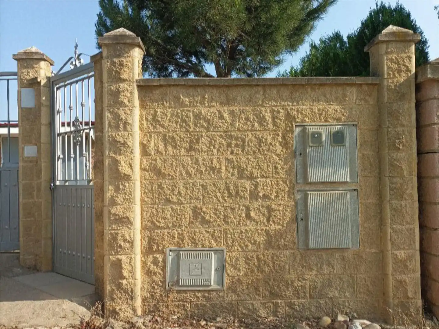 Houses for sale in Calle San Vicente, 19, El Higuerón Exterior view of Houses for sale in Córdoba with Air Conditioner, Heating and Private garden