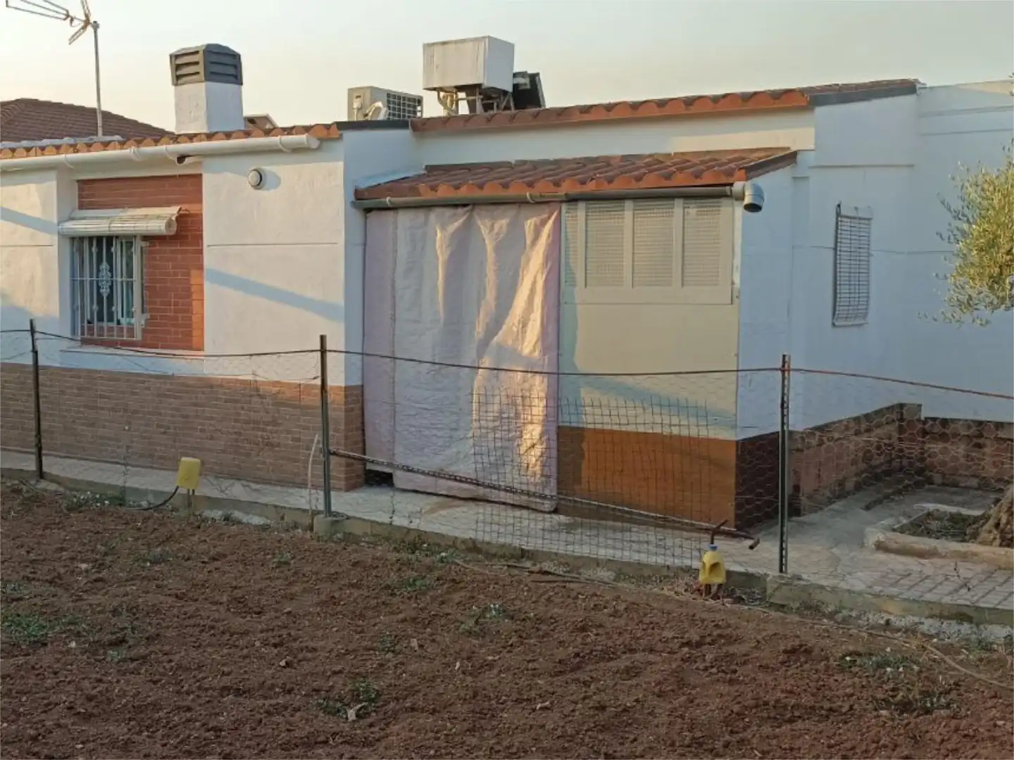 Houses for sale in Calle San Vicente, 19, El Higuerón Exterior view of Houses for sale in Córdoba with Air Conditioner, Heating and Private garden