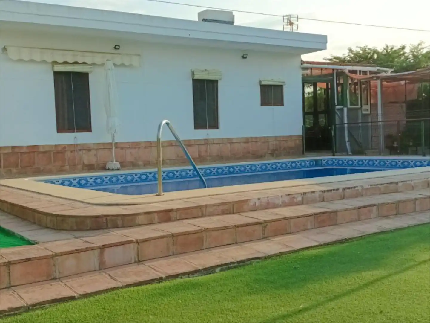 Houses for sale in Calle San Vicente, 19, El Higuerón Swimming pool of Houses for sale in Córdoba with Air Conditioner, Heating and Private garden