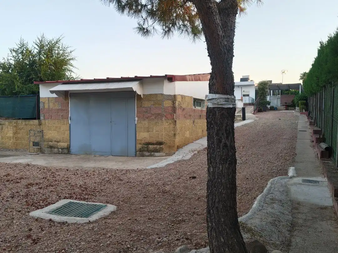 Pis en venda a Calle San Vicente, 19, El Higuerón Vista exterior de Pis en venda en Córdoba amb Aire condicionat, Calefacció i Jardí privat