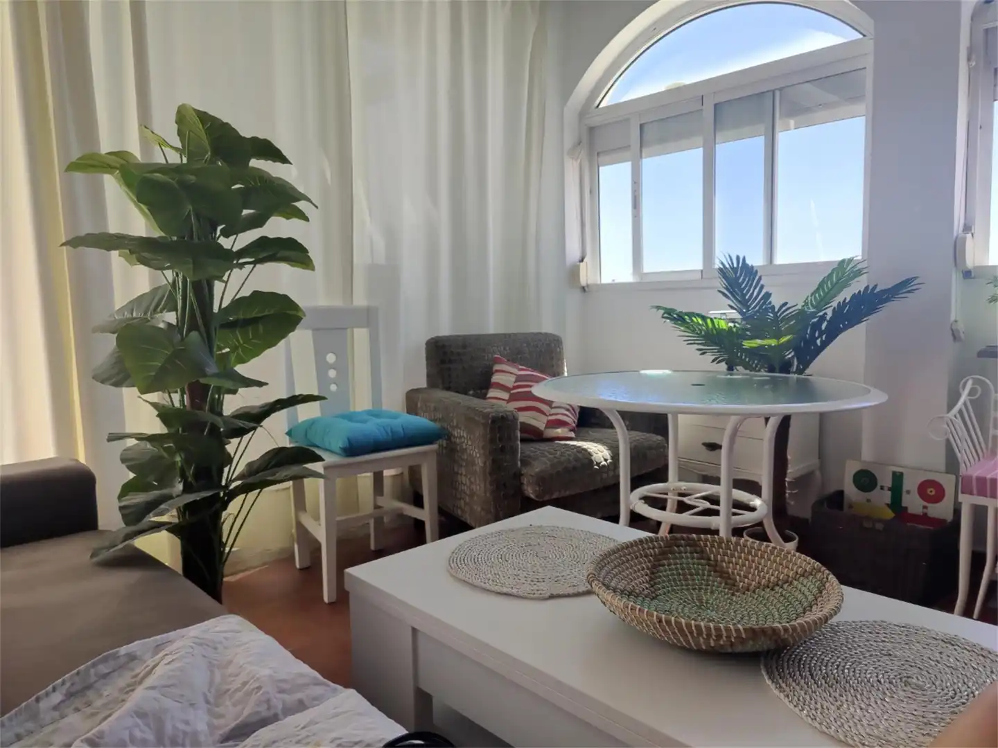 Zimmer in Calle Alta, 6, Conil Wohnzimmer von Wohnung zur untervermieten in Conil de la Frontera mit Terrasse, Möbliert und Ofen