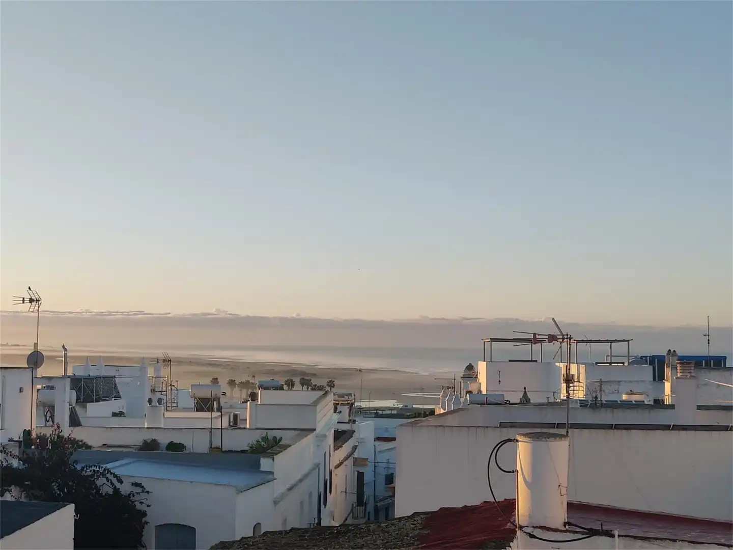 Zimmer in Calle Alta, 6, Conil Außenansicht von Wohnung zur untervermieten in Conil de la Frontera mit Terrasse, Möbliert und Ofen