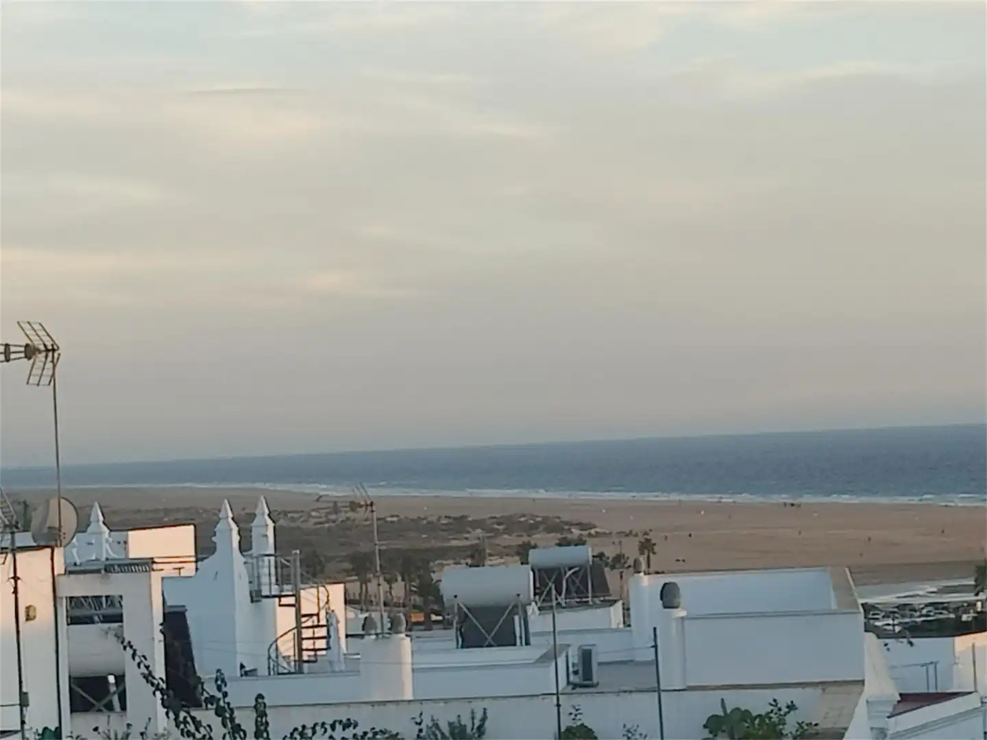 Zimmer in Calle Alta, 6, Conil Außenansicht von Wohnung zur untervermieten in Conil de la Frontera mit Terrasse, Möbliert und Ofen