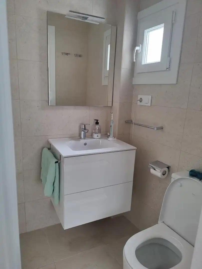 Zimmer in Calle Alta, 6, Conil Badezimmer von Wohnung zur untervermieten in Conil de la Frontera mit Terrasse, Möbliert und Ofen