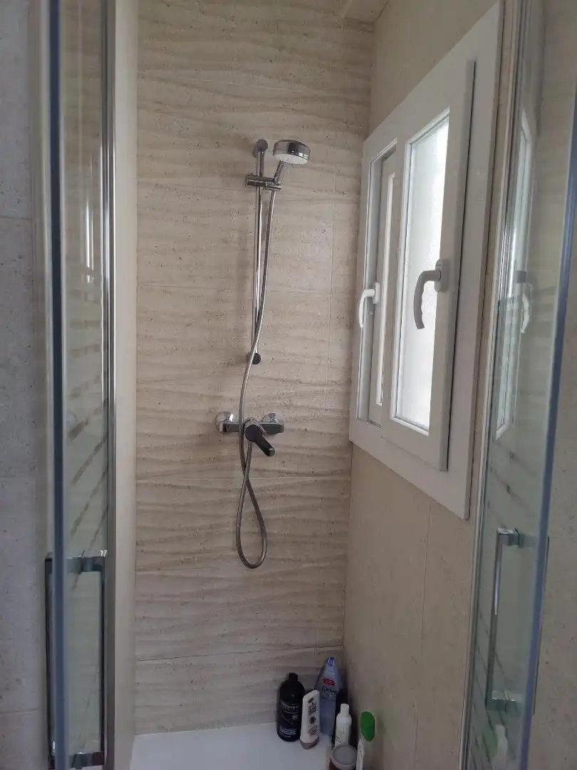 Zimmer in Calle Alta, 6, Conil Badezimmer von Wohnung zur untervermieten in Conil de la Frontera mit Terrasse, Möbliert und Ofen