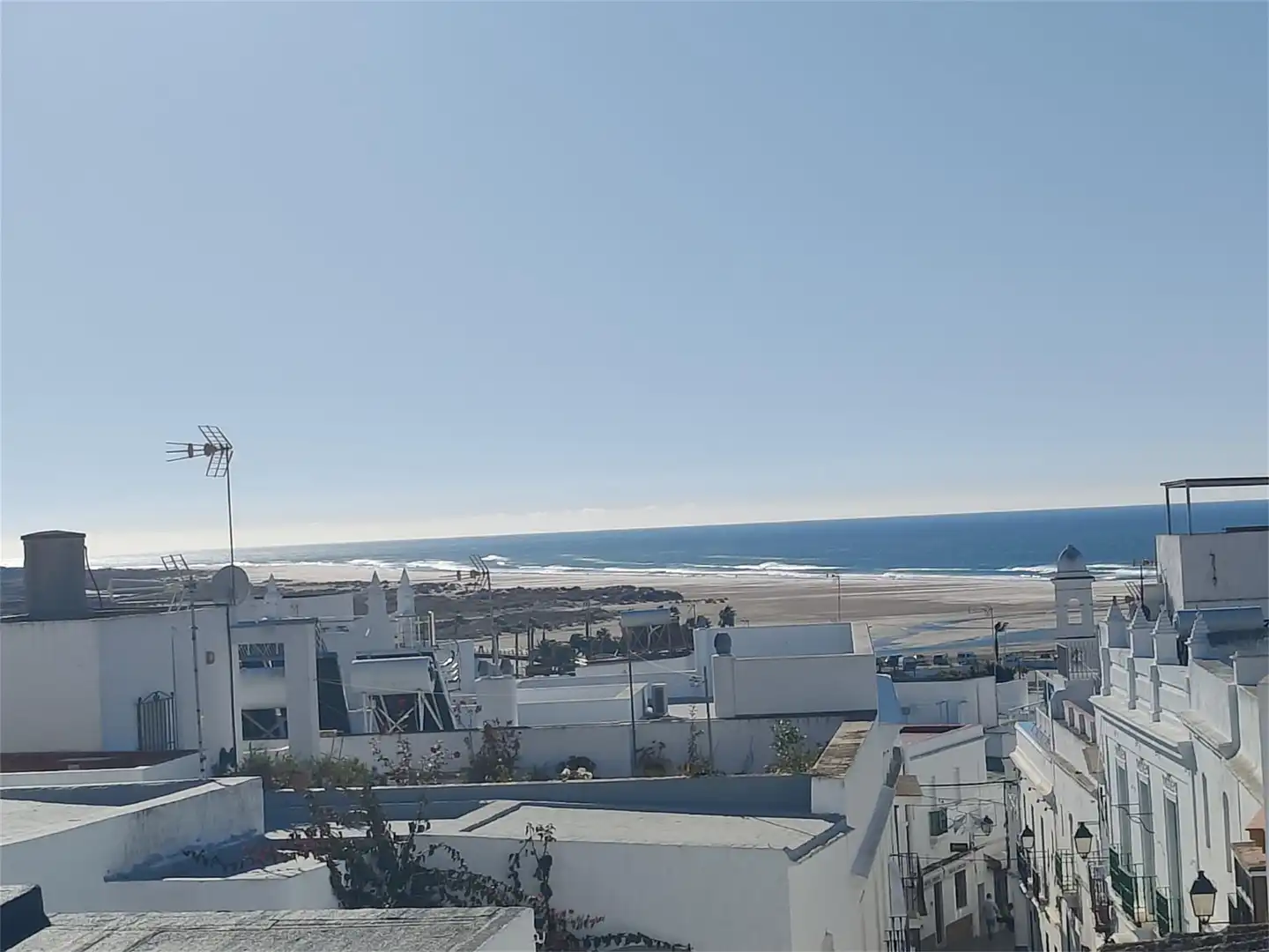 Zimmer in Calle Alta, 6, Conil Außenansicht von Wohnung zur untervermieten in Conil de la Frontera mit Terrasse, Möbliert und Ofen