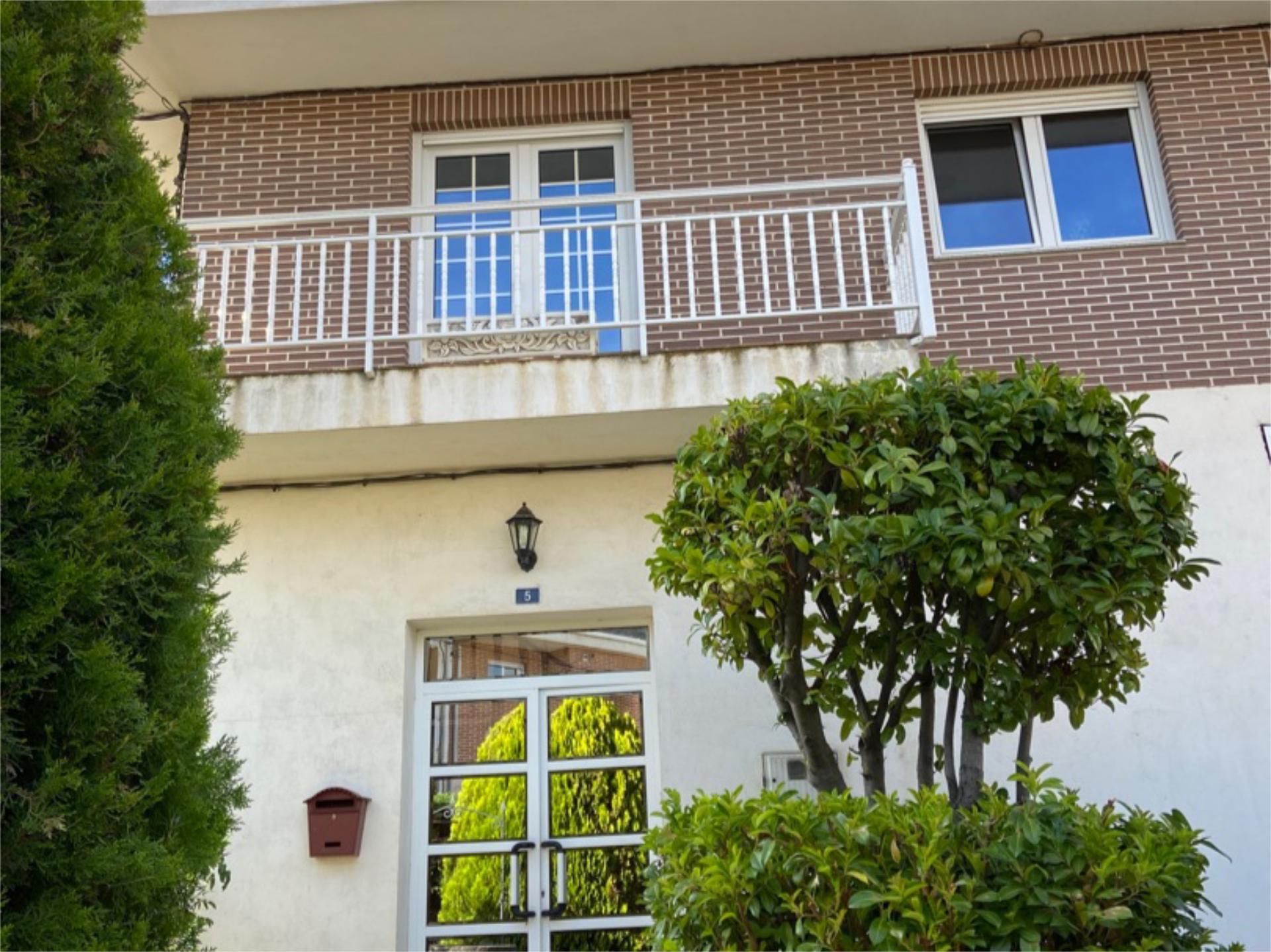 Vista exterior de Casa o xalet en venda en Camponaraya amb Balcó