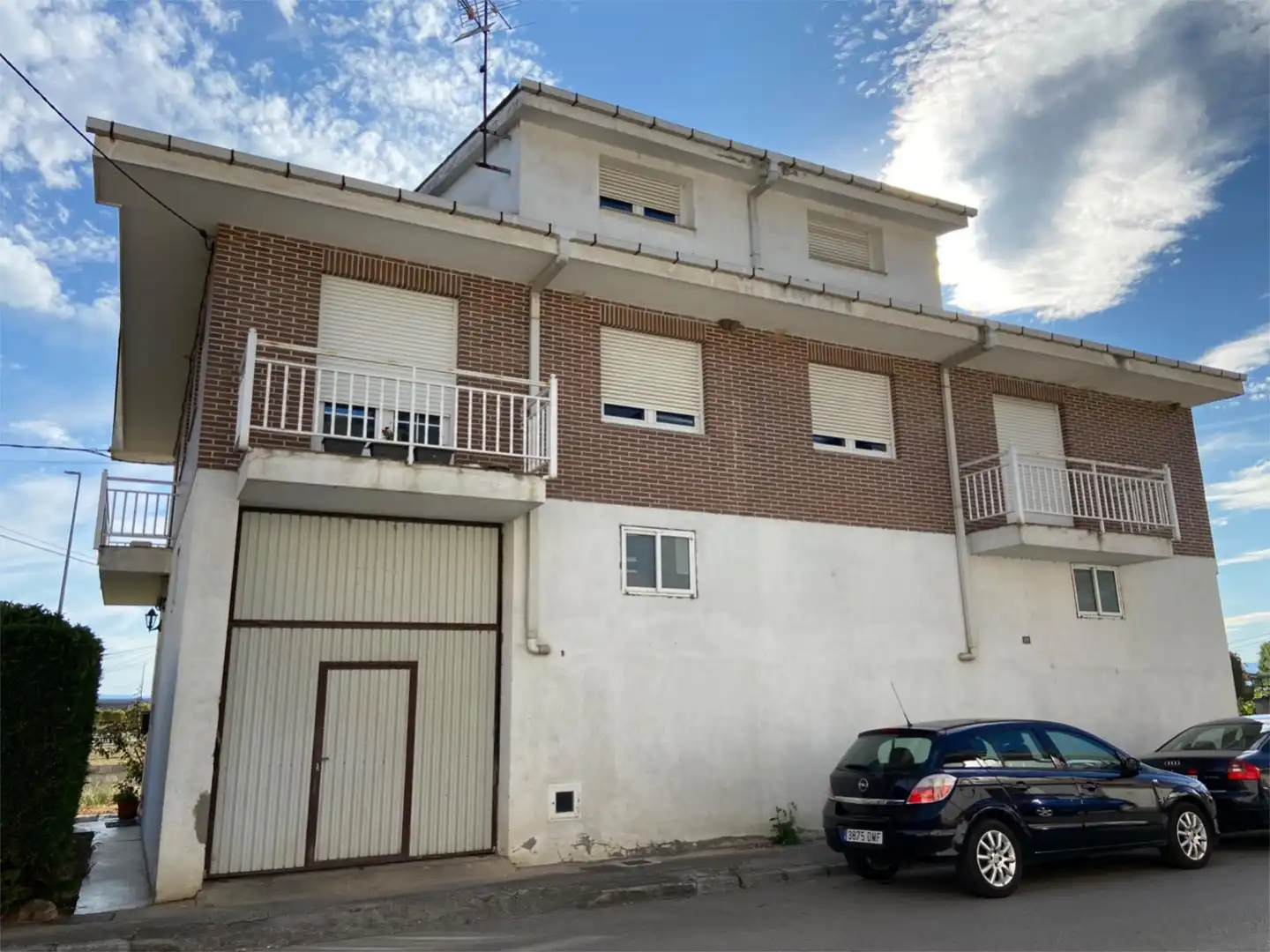 Casa o chalet en venta en Avenida el Bierzo, 10, Camponaraya Vista exterior de Casa o chalet en venta en Camponaraya con Balcón
