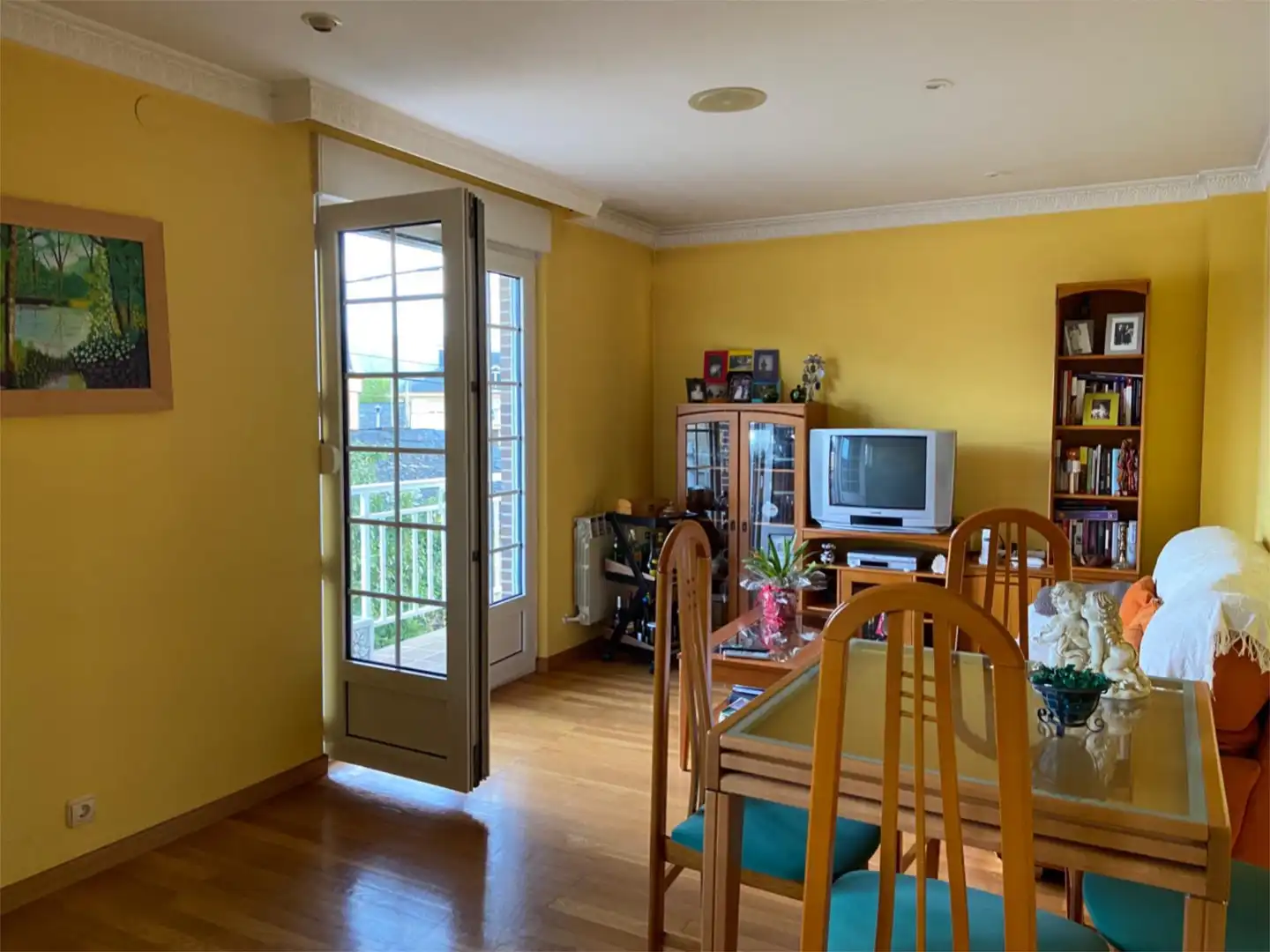 Casa o chalet en venta en Avenida el Bierzo, 10, Camponaraya Comedor de Casa o chalet en venta en Camponaraya con Balcón