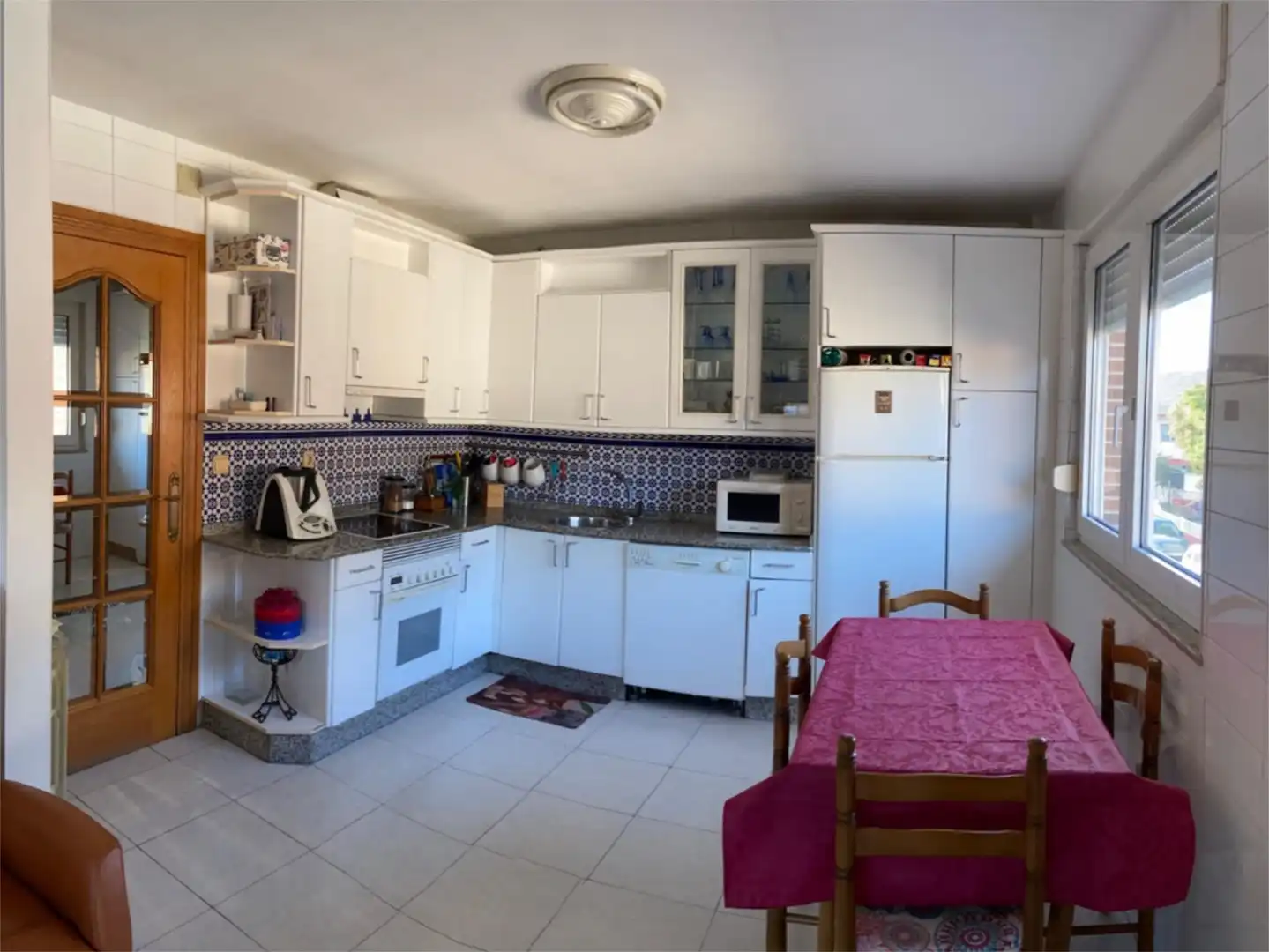 Casa o chalet en venta en Avenida el Bierzo, 10, Camponaraya Cocina de Casa o chalet en venta en Camponaraya con Balcón