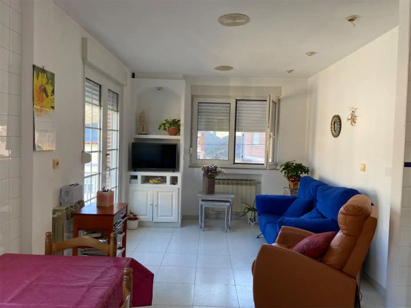 Casa o chalet en venta en Avenida el Bierzo, 10, Camponaraya Sala de estar de Casa o chalet en venta en Camponaraya con Balcón
