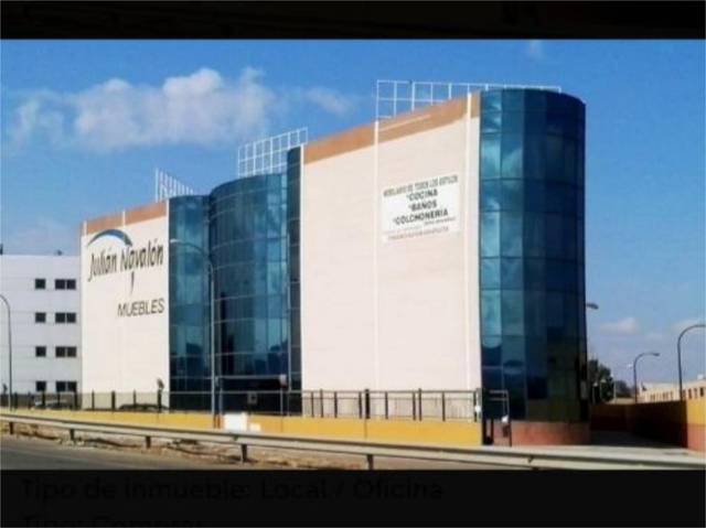 Local comercial en Venta en Calle de Francisco Aritio, 160 en Estación - Los Manantiales