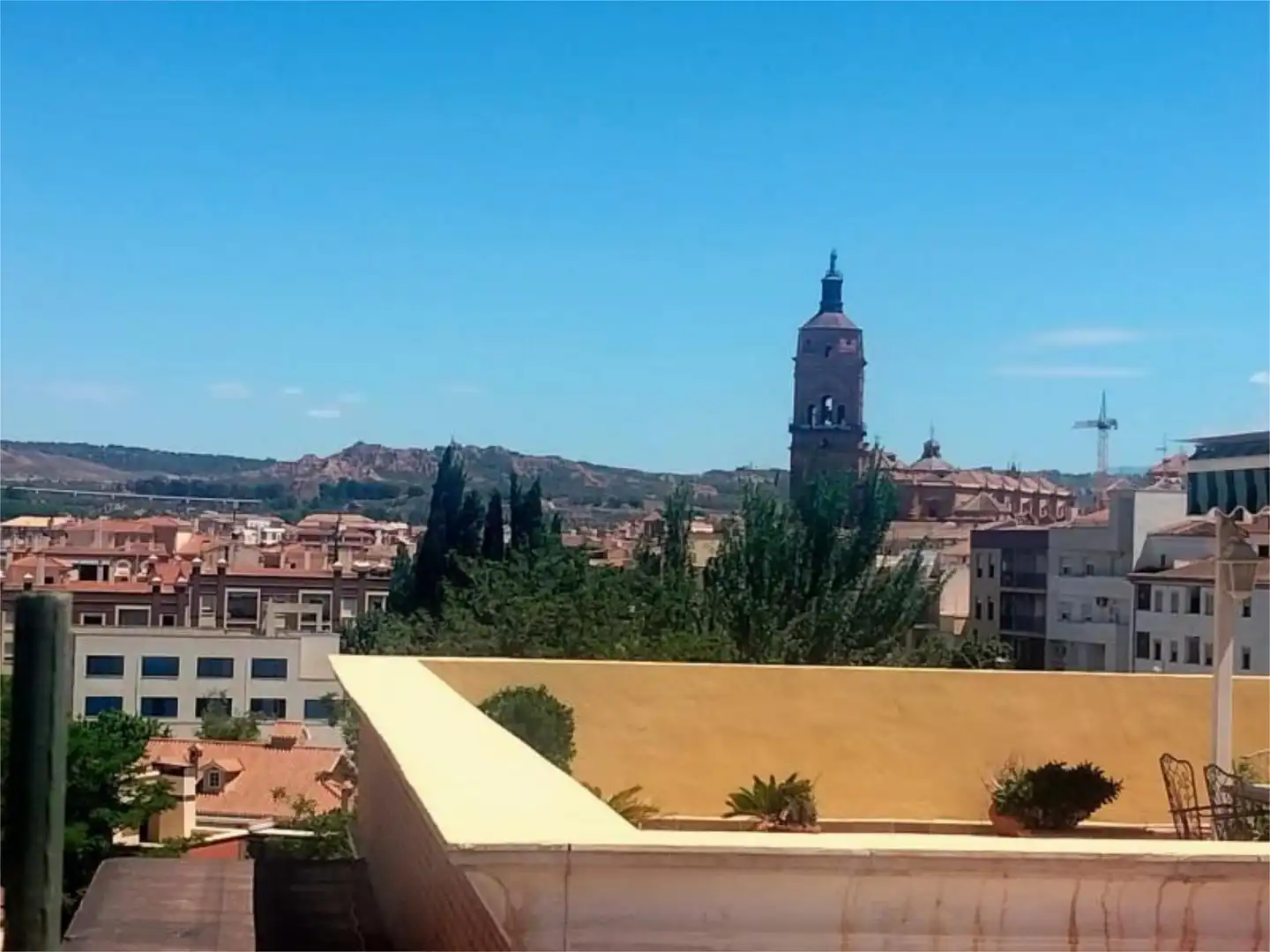 Vista exterior de Àtic en venda en Guadix amb Aire condicionat, Calefacció i Parquet