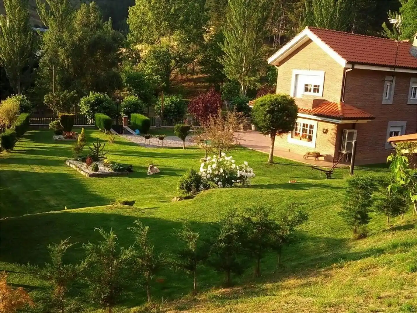Casa o chalet en venta en Calle Parque Infantil, 28, Cistierna Jardín de Casa o chalet en venta en Cistierna con Terraza y Balcón