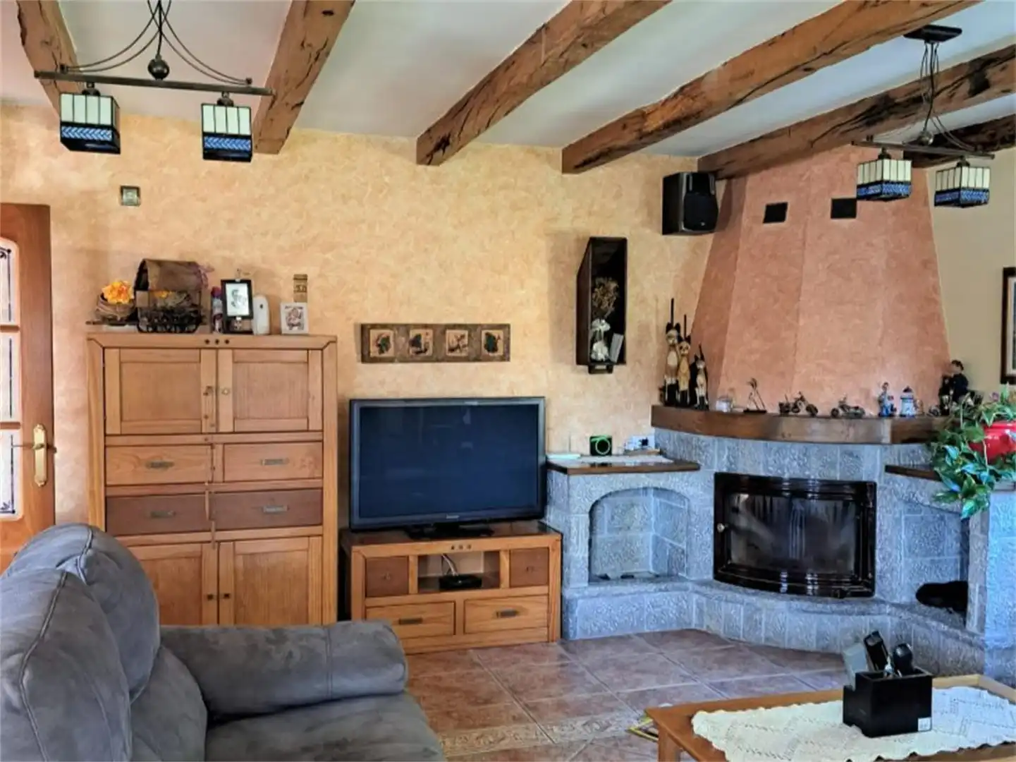Casa o chalet en venta en Calle Parque Infantil, 28, Cistierna Sala de estar de Casa o chalet en venta en Cistierna con Terraza y Balcón