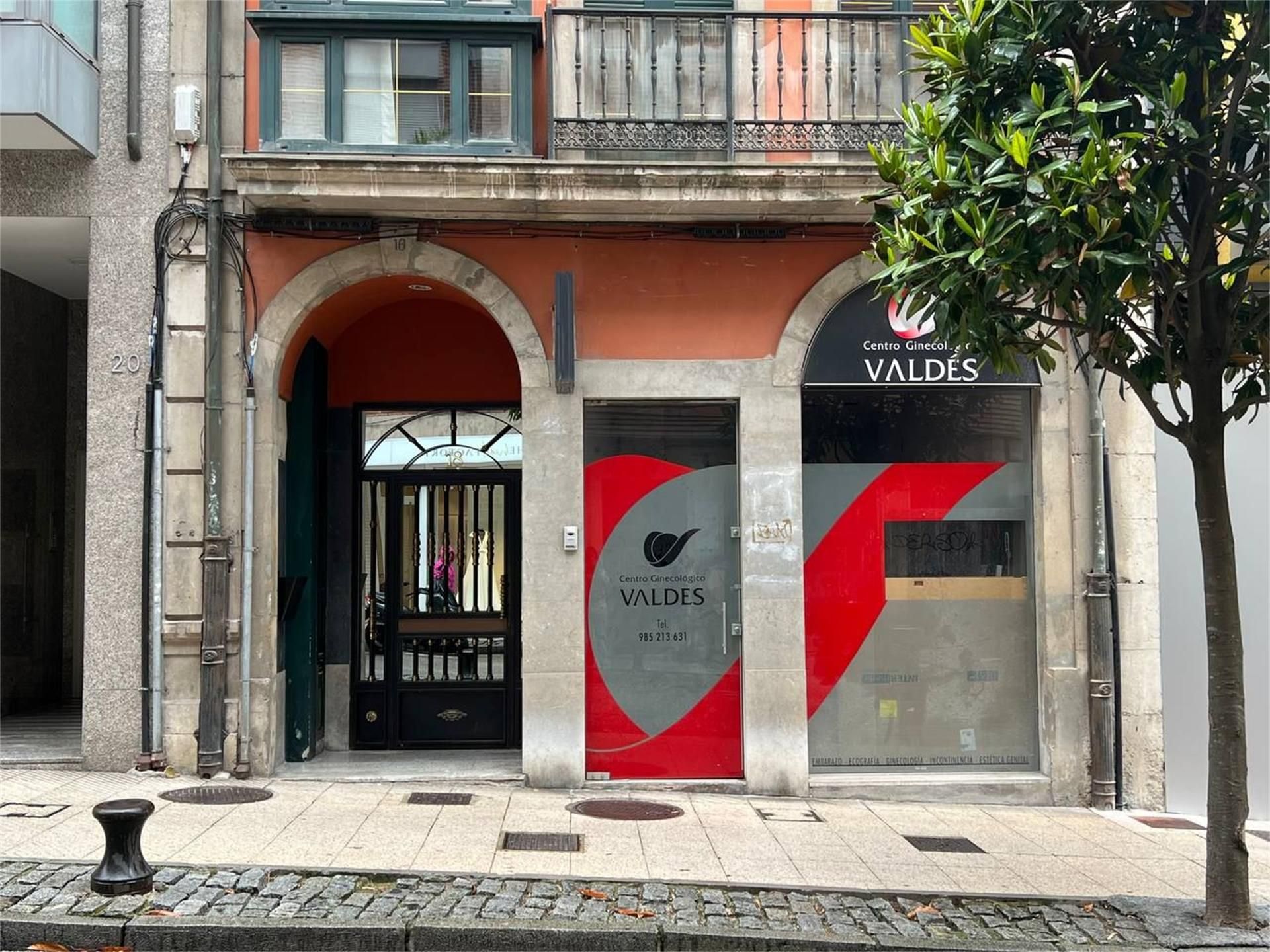 Vista exterior de Local en venda en Oviedo  amb Aire condicionat i Calefacció