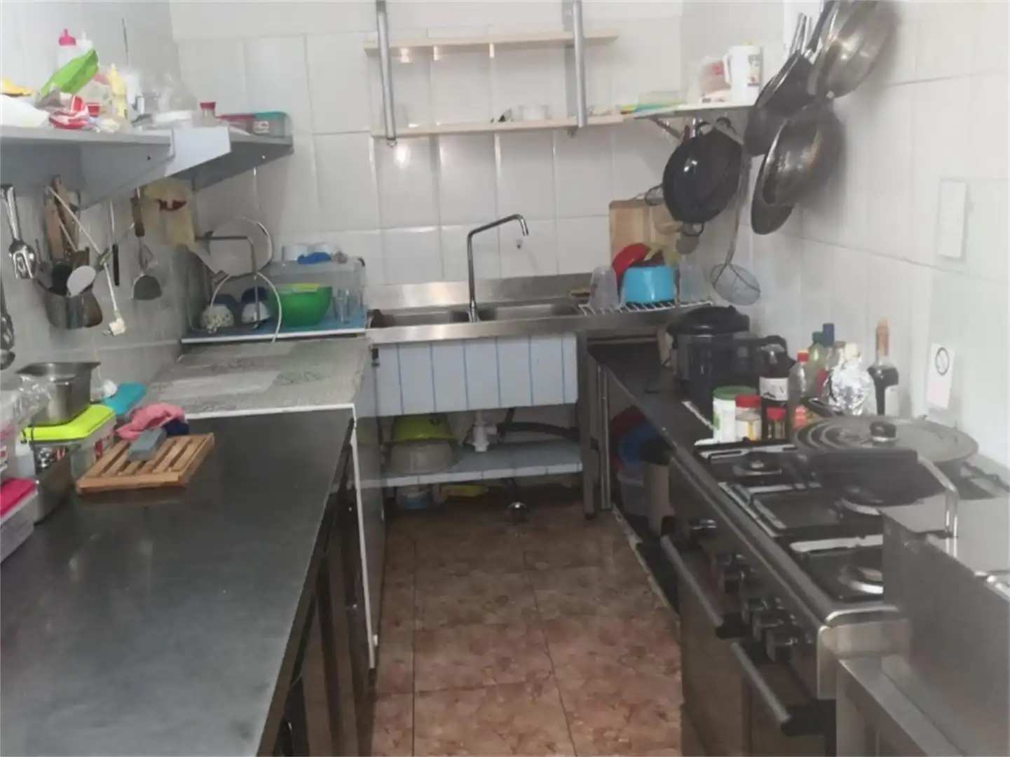 Cocina de Local de alquiler en El Prat de Llobregat con Amueblado