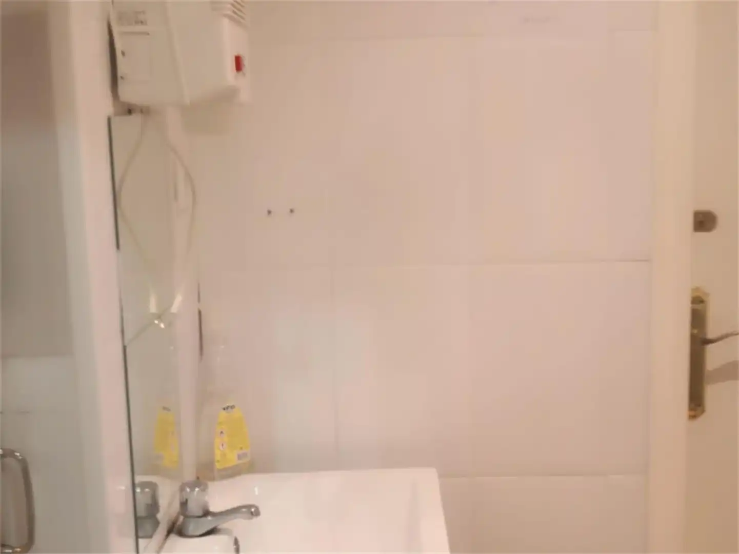 Baño de Local de alquiler en El Prat de Llobregat con Amueblado