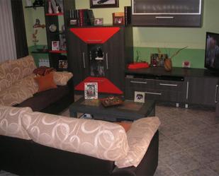 Sala d'estar de Casa adosada en venda en Ciempozuelos amb Aire condicionat, Terrassa i Piscina