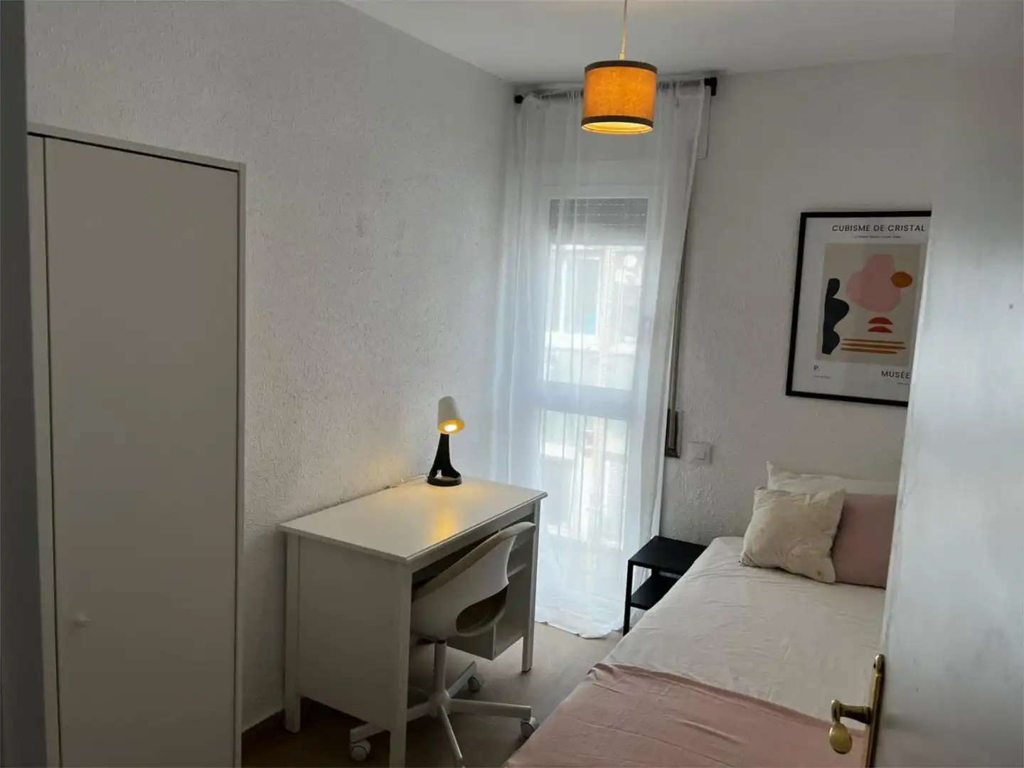 Habitación de Piso para compartir en Barcelona con Calefacción, Parquet y Amueblado