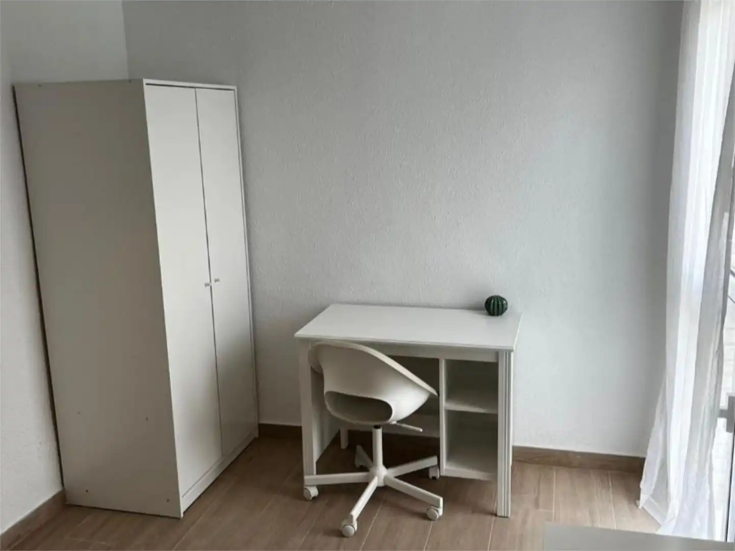 Habitación de Piso para compartir en Barcelona con Calefacción, Parquet y Amueblado