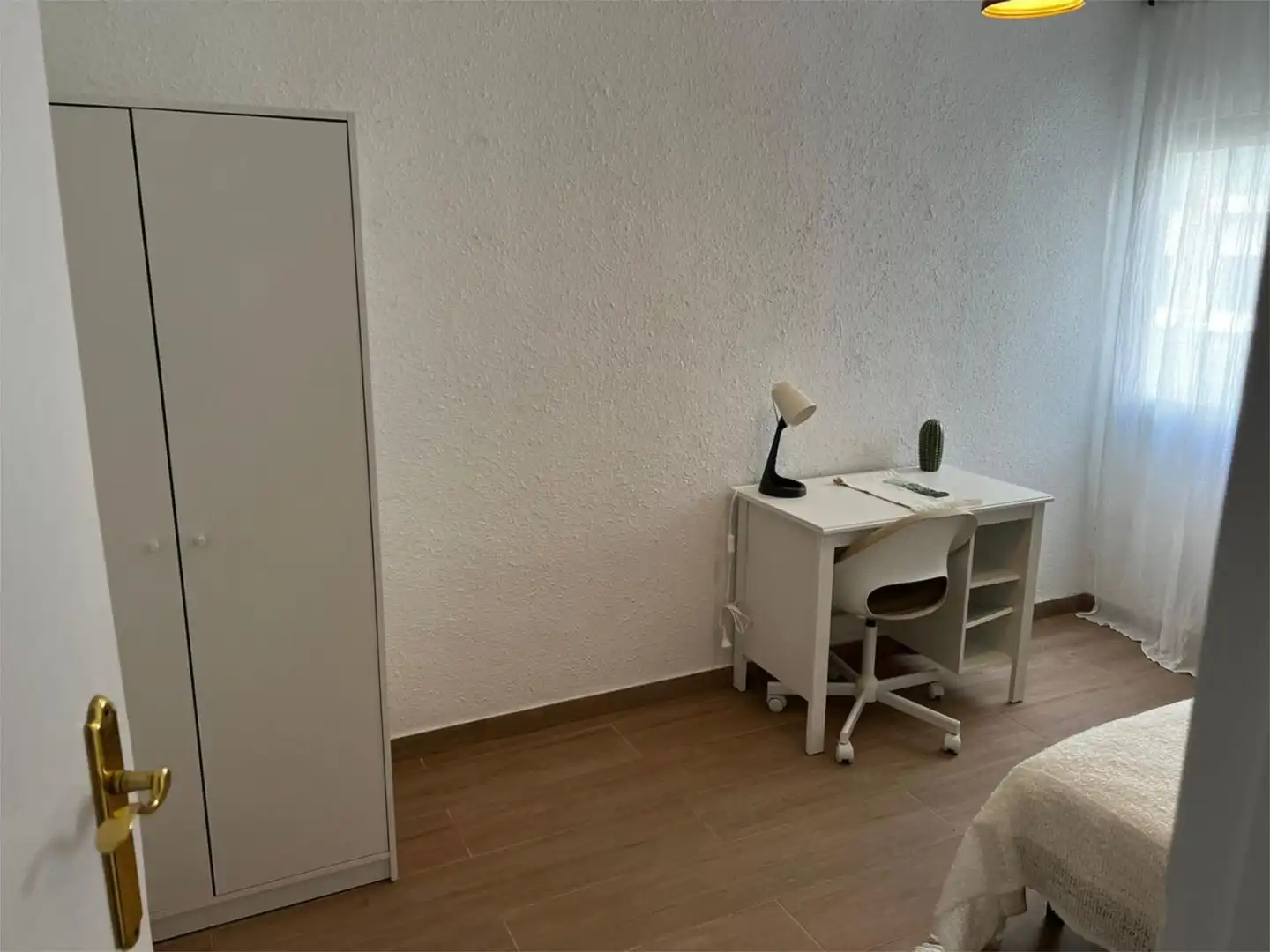 Habitación de Piso para compartir en Barcelona con Calefacción, Parquet y Amueblado