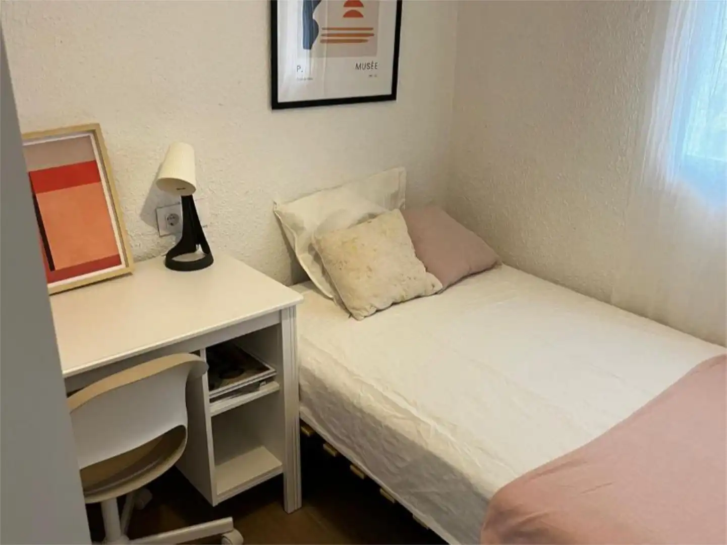 Habitación de Piso para compartir en Barcelona con Calefacción, Parquet y Amueblado