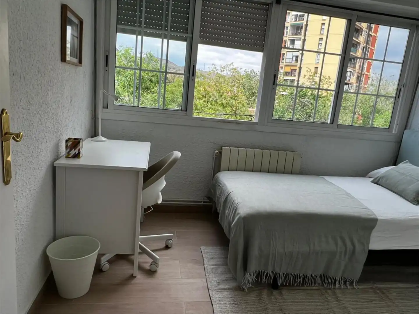 Habitación de Piso para compartir en Barcelona con Calefacción, Parquet y Amueblado