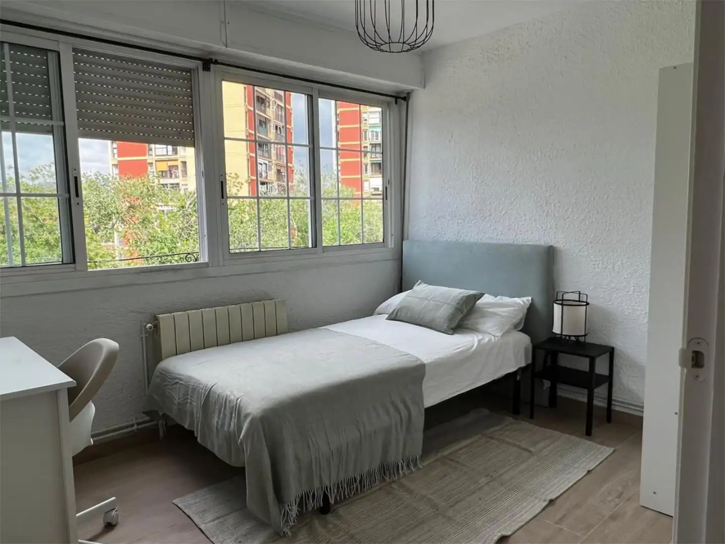 Habitación de Piso para compartir en Barcelona con Calefacción, Parquet y Amueblado