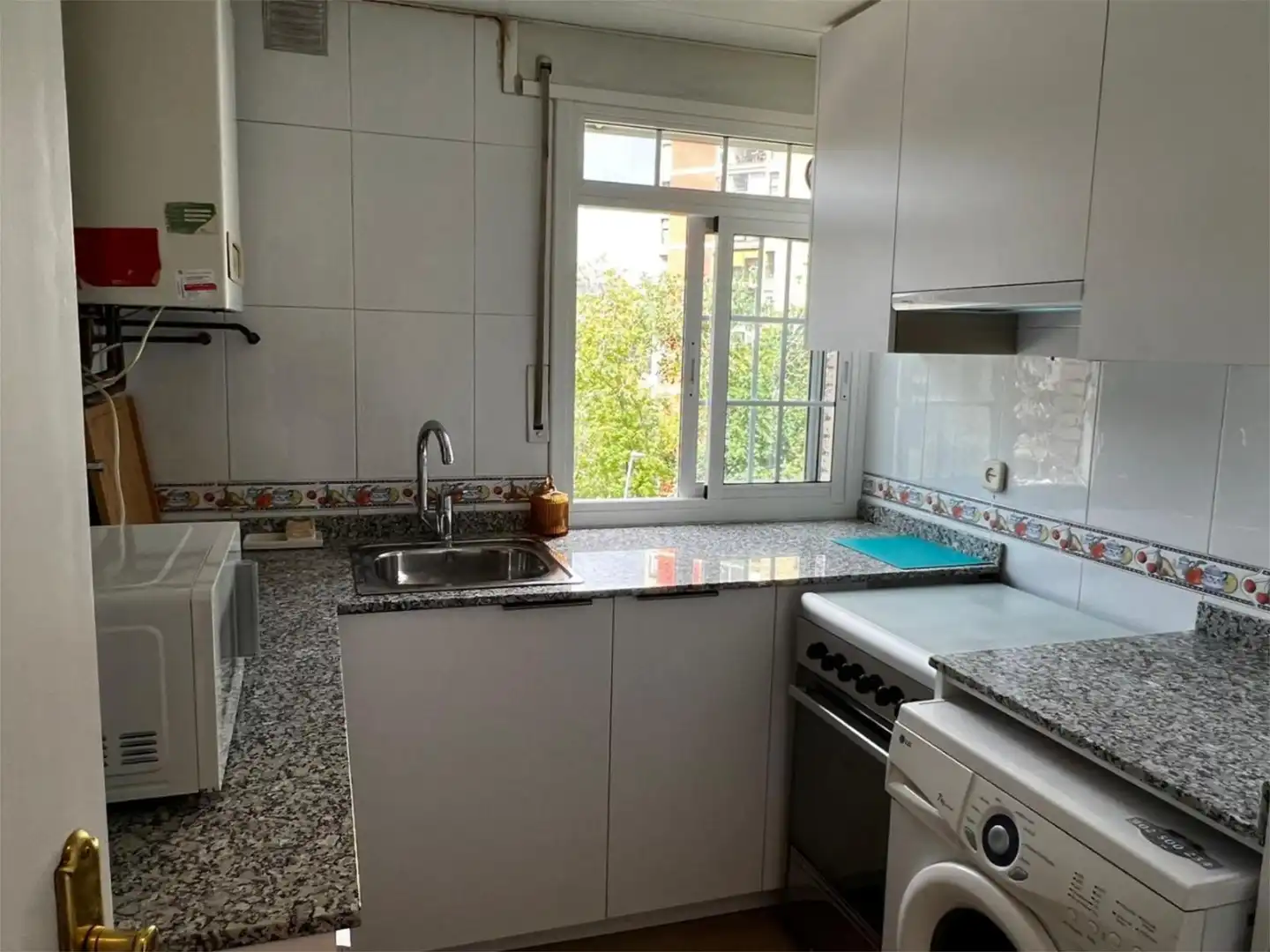 Cocina de Piso para compartir en Barcelona con Calefacción, Parquet y Amueblado