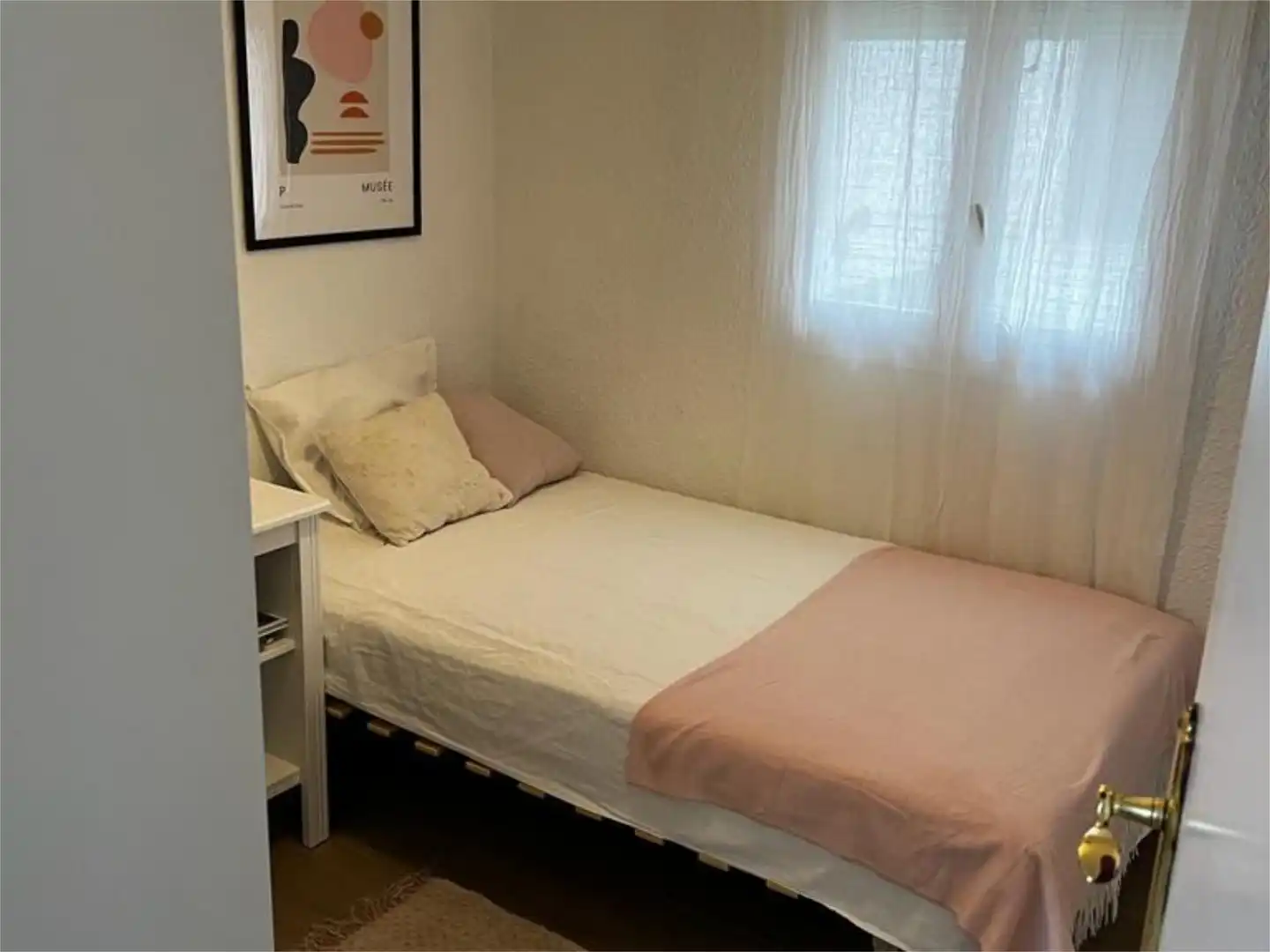 Habitación de Piso para compartir en Barcelona con Calefacción, Parquet y Amueblado