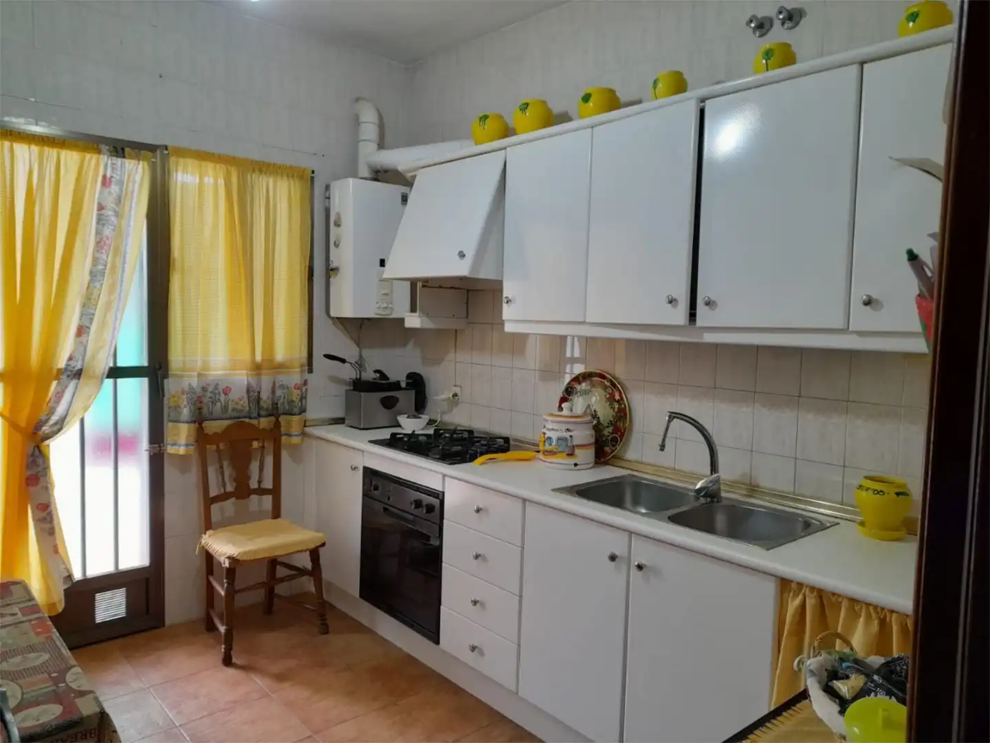 Casa adosada en venta en Calle Reina Sofía, 2, Hornachos Cocina de Casa adosada en venta en Hornachos con Aire acondicionado, Jardín privado y Trastero