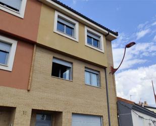 Exterior view of Single-family semi-detached for sale in San Andrés del Rabanedo