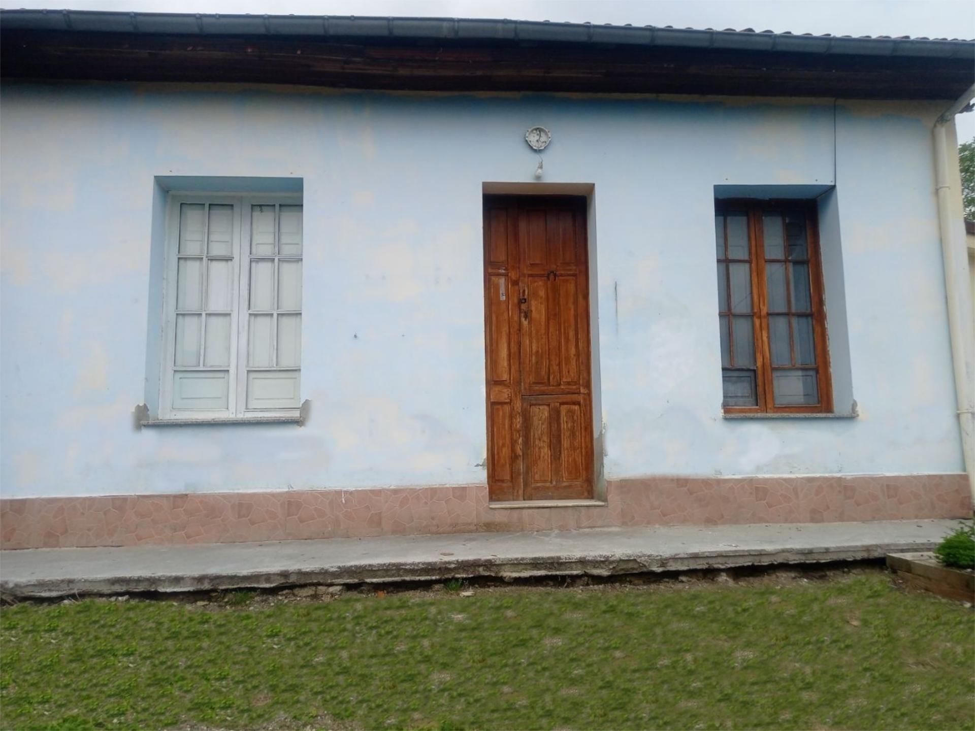 Casa adosada en venda a San Martín del Rey Aurelio Vista exterior de Casa adosada en venda en San Martín del Rey Aurelio amb Terrassa