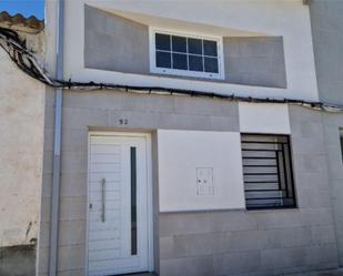 Vista exterior de Dúplex en venda en Hinojosa del Duque amb Aire condicionat, Terrassa i Balcó