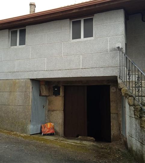 Foto 2 de Casa adosada en venda a Lugar Muiños, 27, Muíños, Ourense