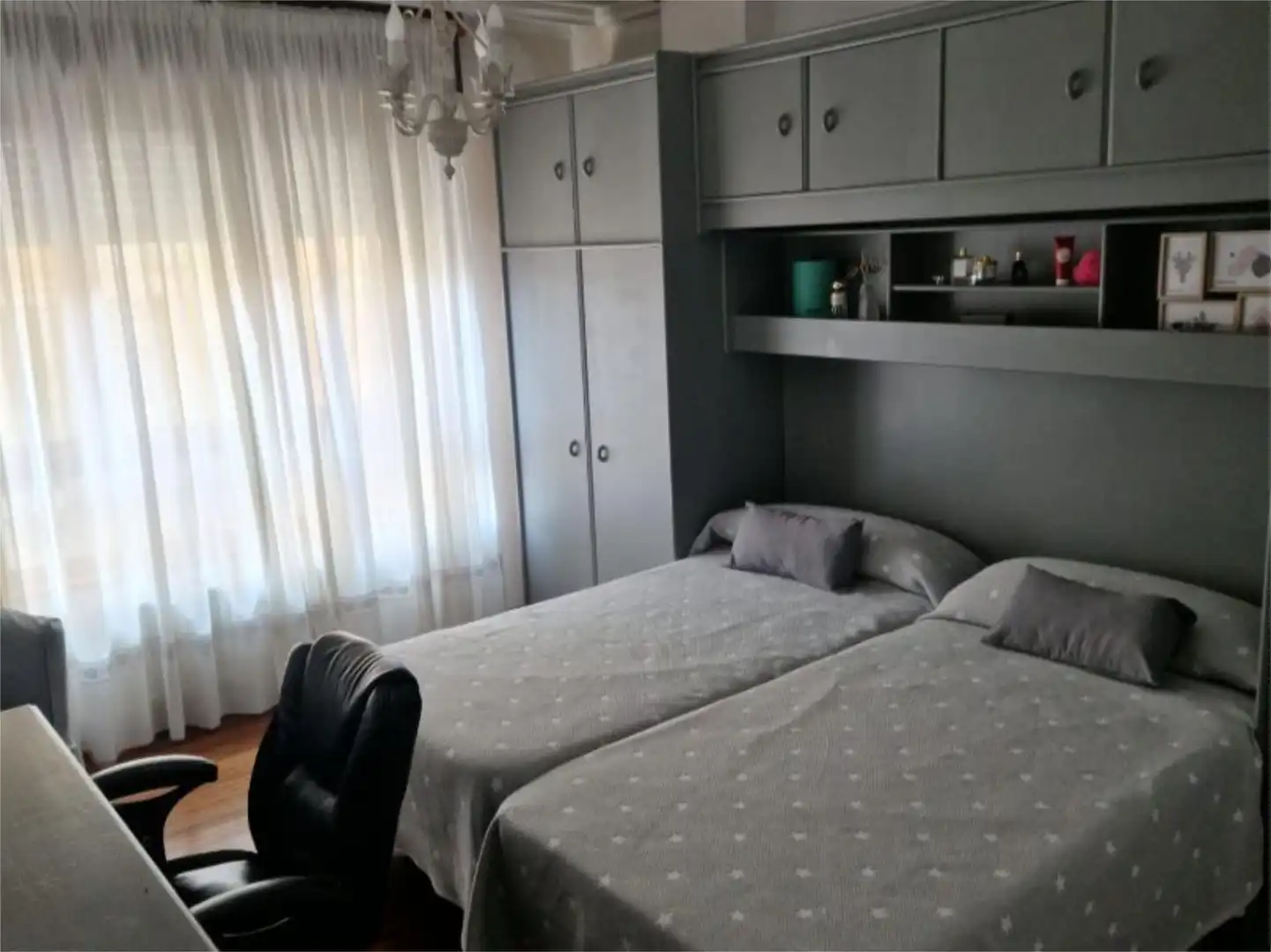 Piso en venta en Calle José María Pereda, 63, Inmobiliaria - Barreda Habitación de Piso en venta en Torrelavega con Calefacción, Terraza y Trastero