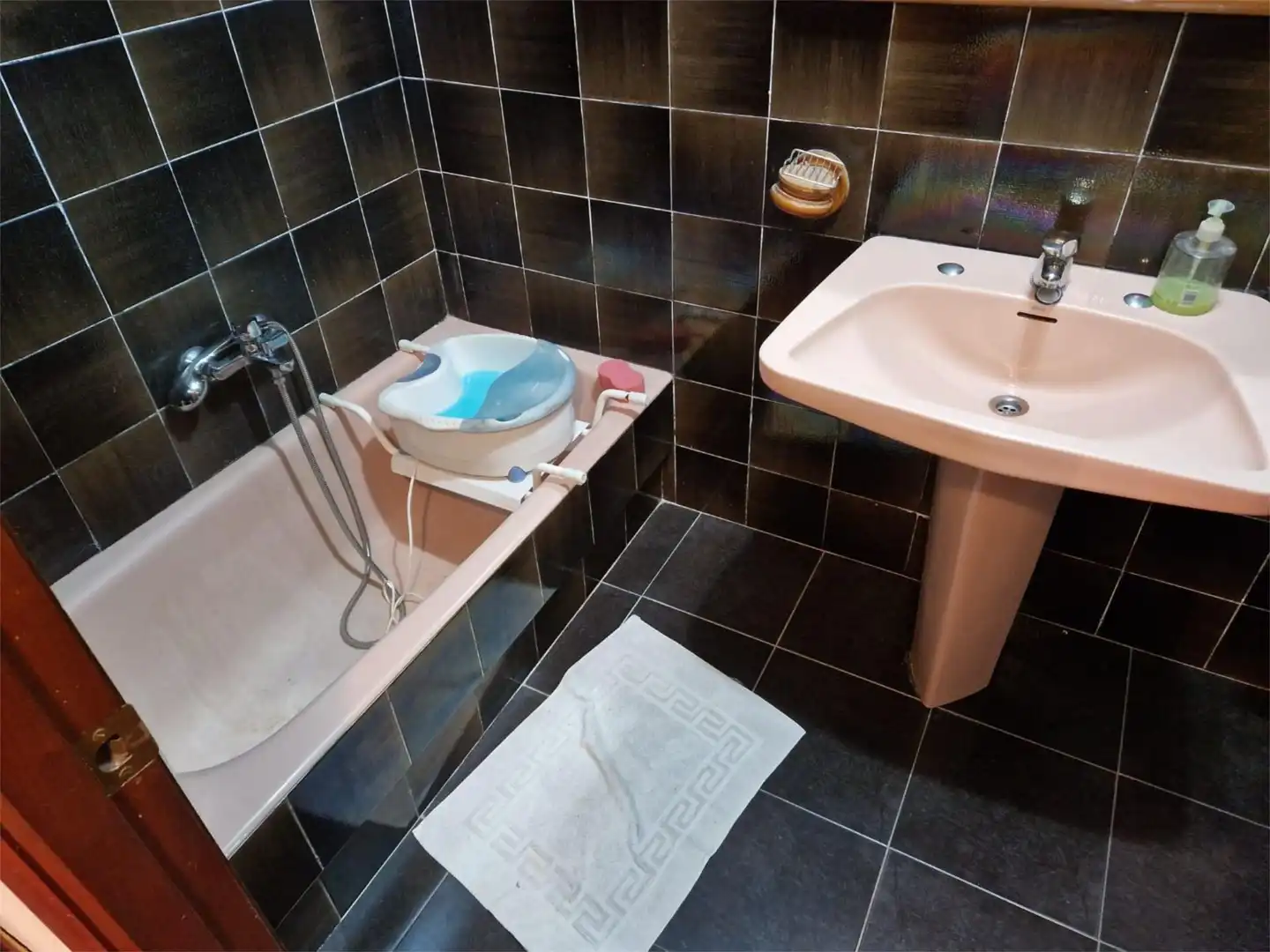 Piso en venta en Calle José María Pereda, 63, Inmobiliaria - Barreda Baño de Piso en venta en Torrelavega con Calefacción, Terraza y Trastero